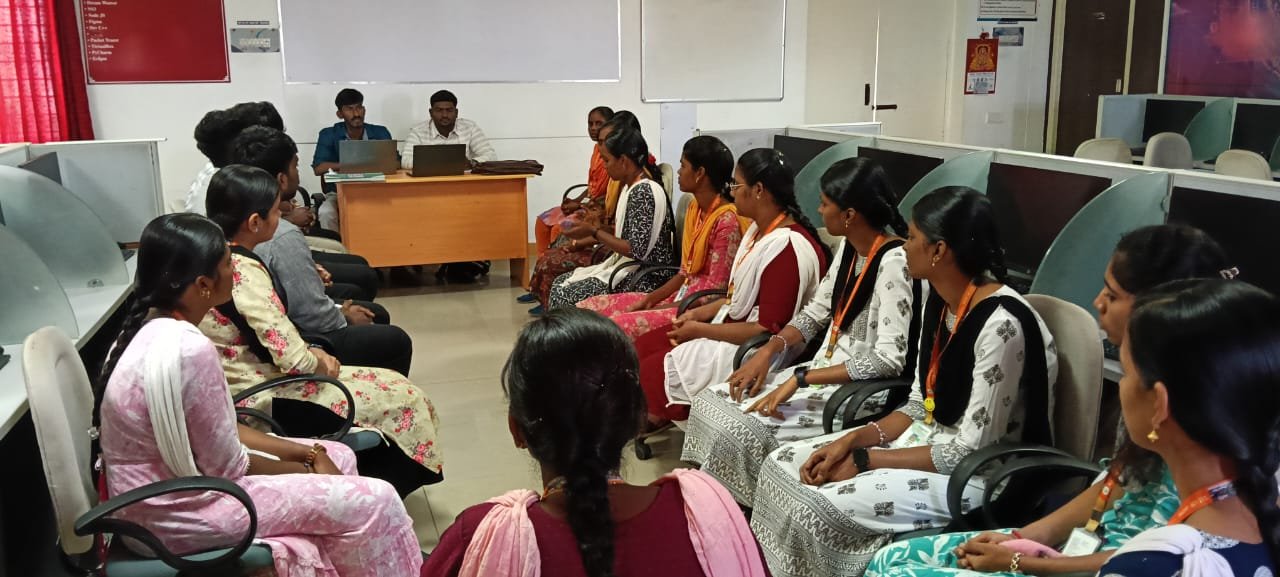 Group discussion round during the GeekBase placement drive at Kongunadu College of Engineering and Technology