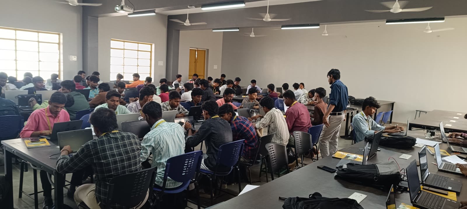 C programming hands-on lab session at Muthayammal Engineering College, Rasipuram